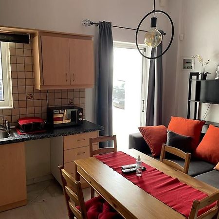 Comfy Apartment With Low Ceiling Attic アテネ エクステリア 写真