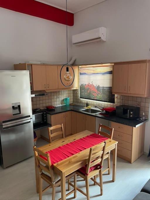 Comfy Apartment With Low Ceiling Attic アテネ エクステリア 写真