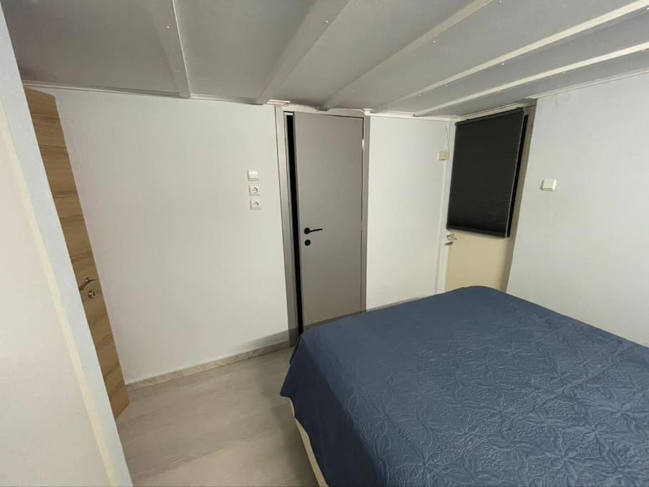 Comfy Apartment With Low Ceiling Attic アテネ エクステリア 写真