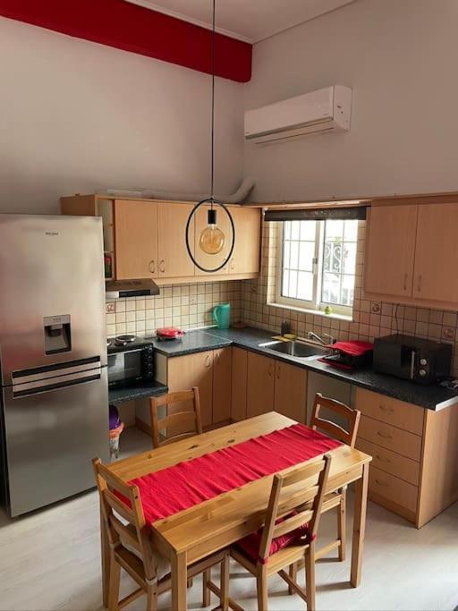 Comfy Apartment With Low Ceiling Attic アテネ エクステリア 写真