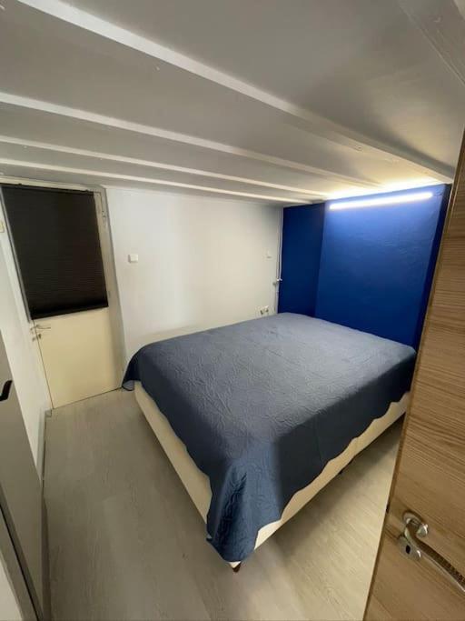Comfy Apartment With Low Ceiling Attic アテネ エクステリア 写真