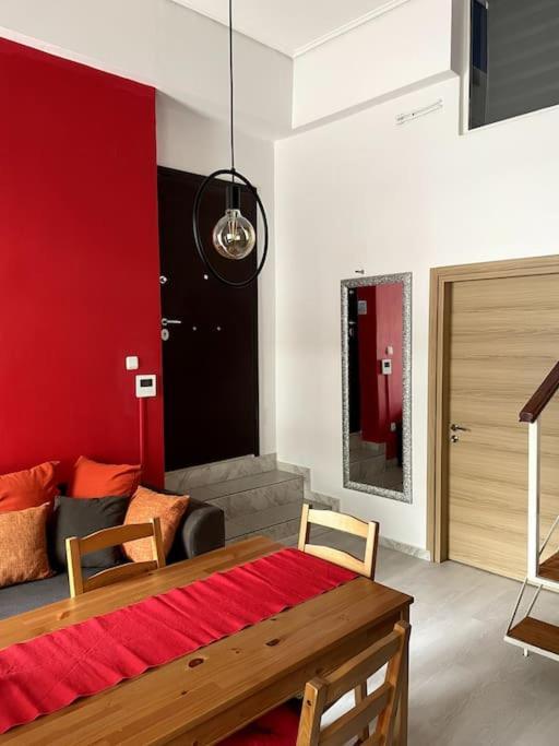 Comfy Apartment With Low Ceiling Attic アテネ エクステリア 写真